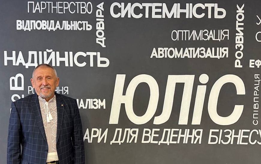 З Новим роком та Різдвом Христовим!